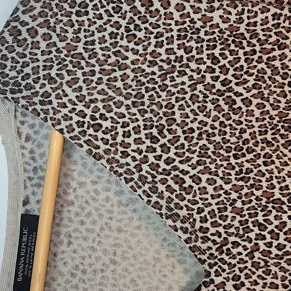 𝅺100% merino wool Banana Republic leopard print long sleeve M/L ? - Picture 3 of 5